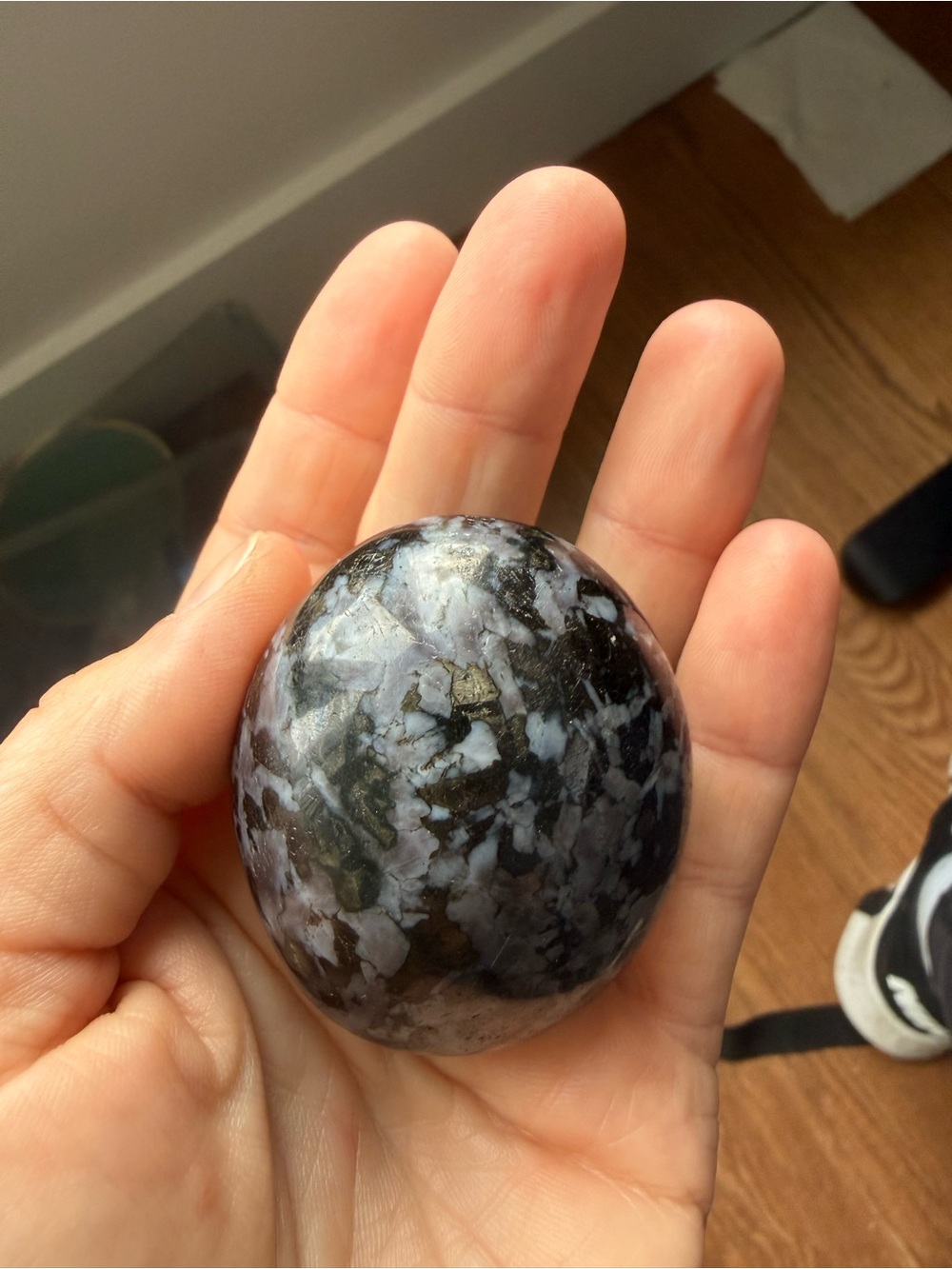 Stunning flashy indigo gabbro polished palm stone - Picture 2 of 5